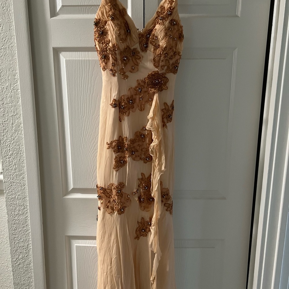 Chiffon cream lace gown - Picture 2 of 11